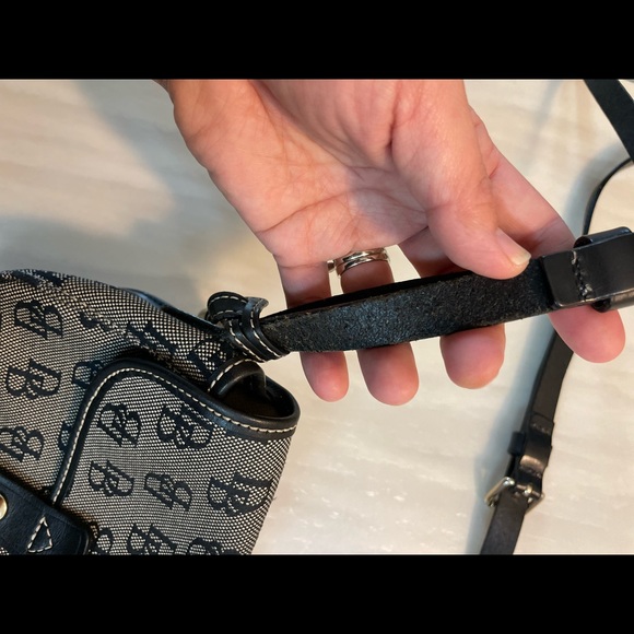 Dooney and burke sling bag - Picture 2 of 3